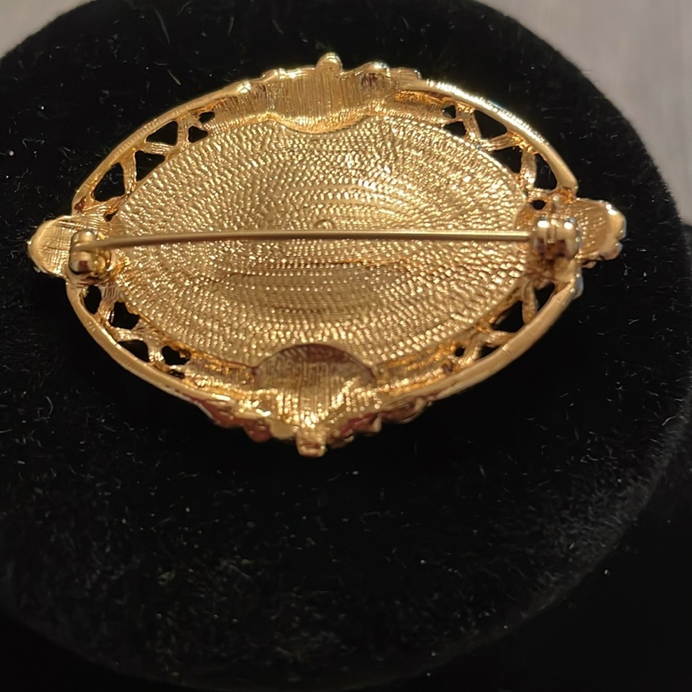 Victoria Rose Pin - Picture 3 of 7